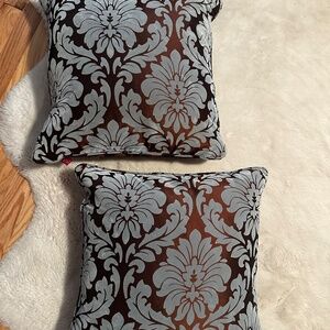 Set of pillows